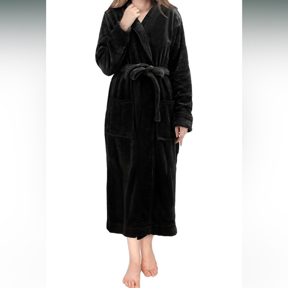 NWT- Bath Robe. - Picture 1 of 3